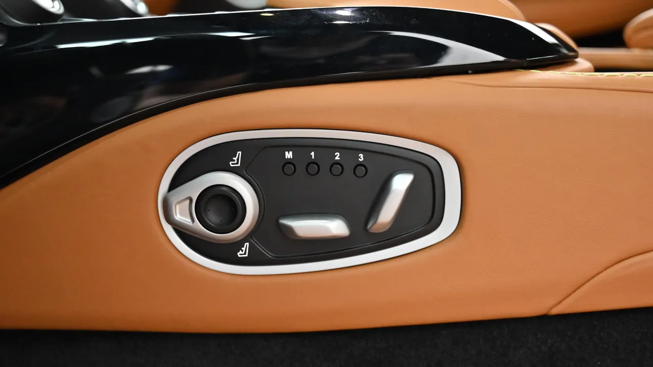 Aston Martin Vantage — miniaturë 25