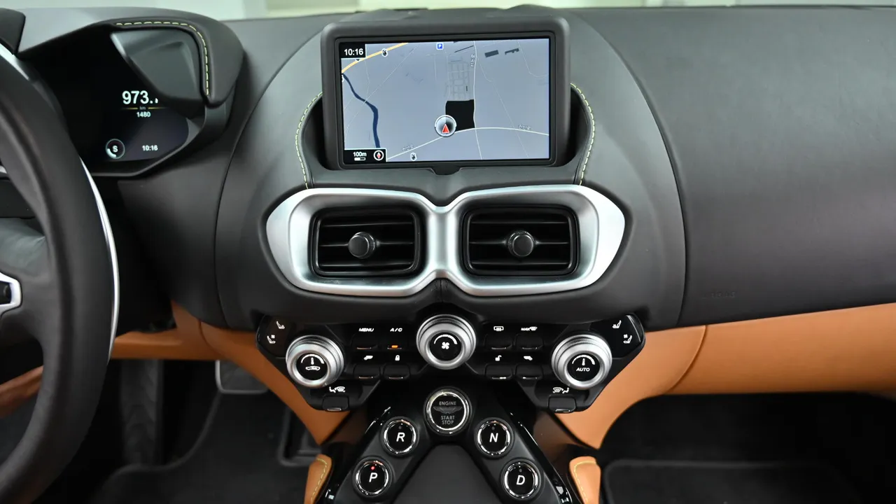 Aston Martin Vantage — miniaturë 23