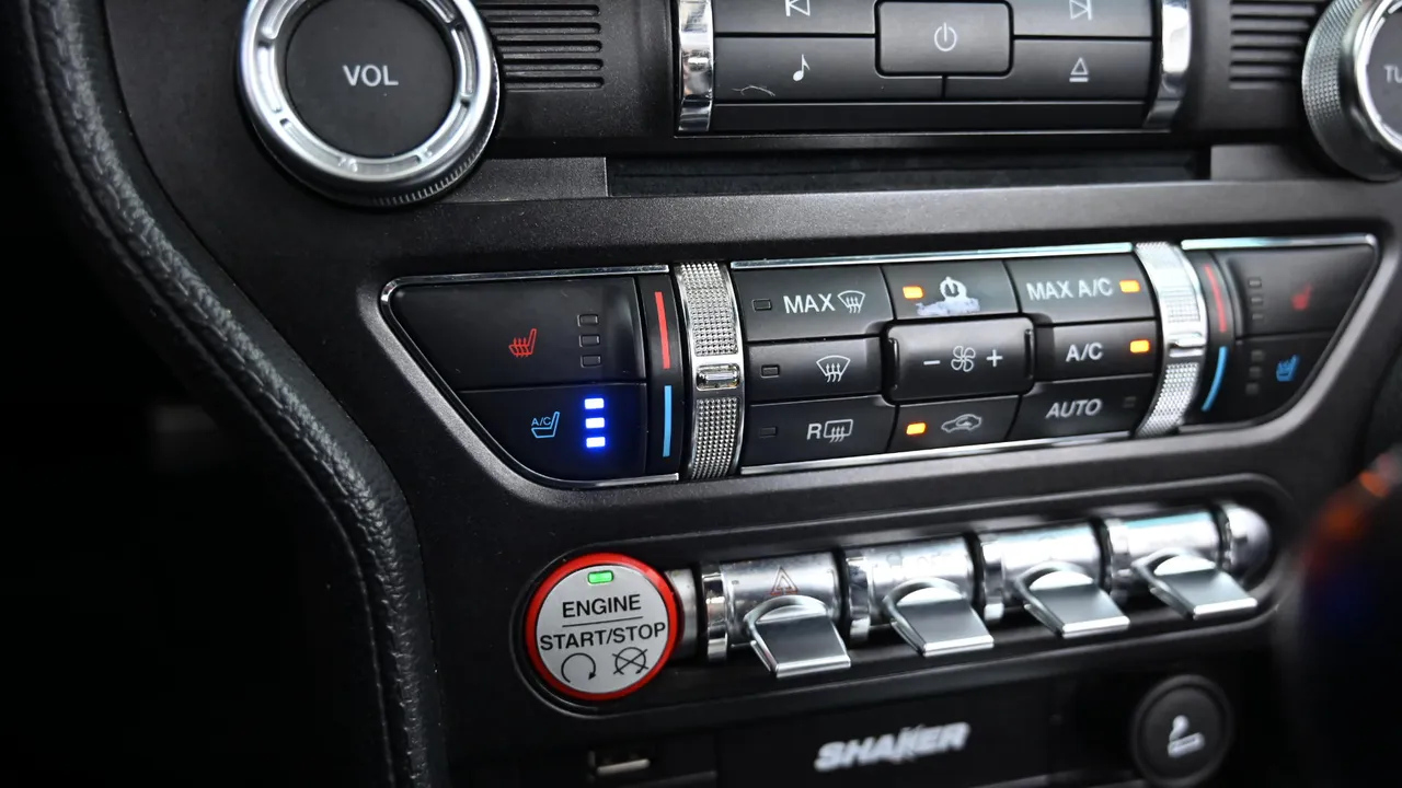 Ford Mustang — miniaturë 26