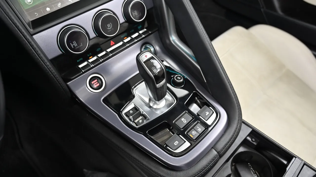 Jaguar F-TYPE P300 Convertible