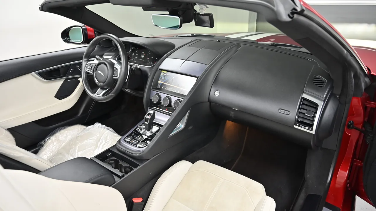 Jaguar F-TYPE P300 Convertible
