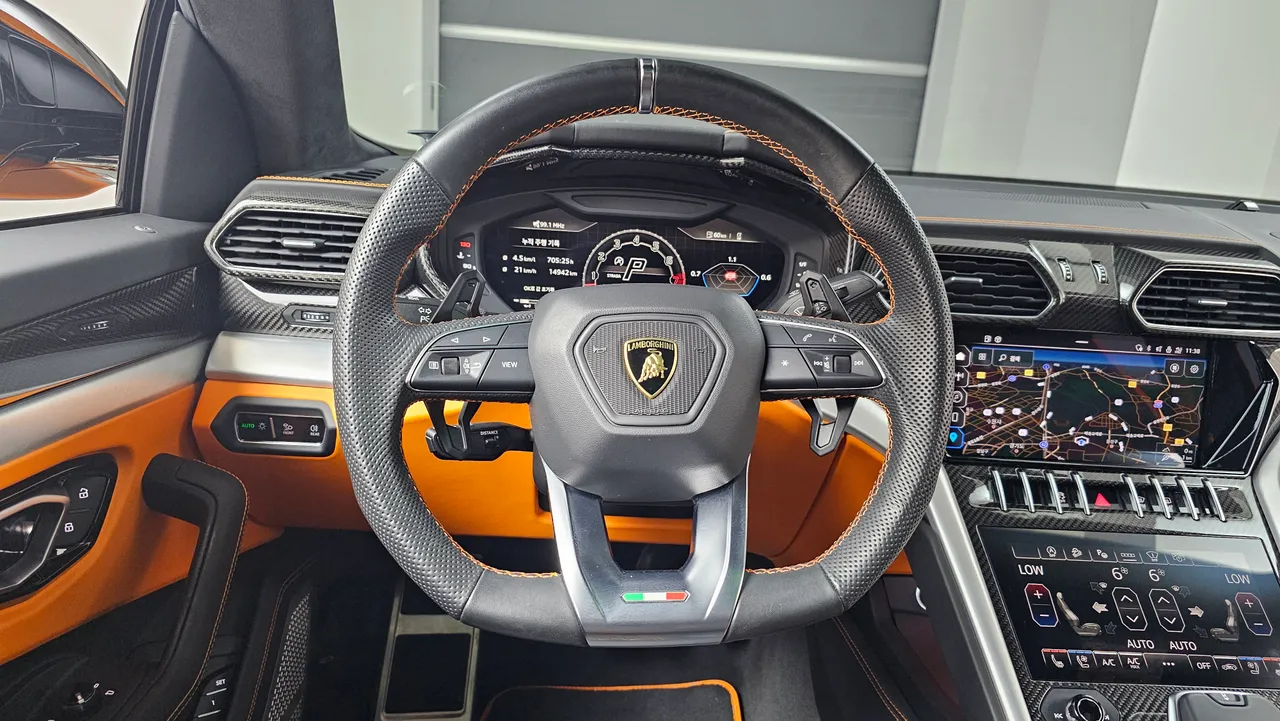 Lamborghini Urus — miniaturë 13