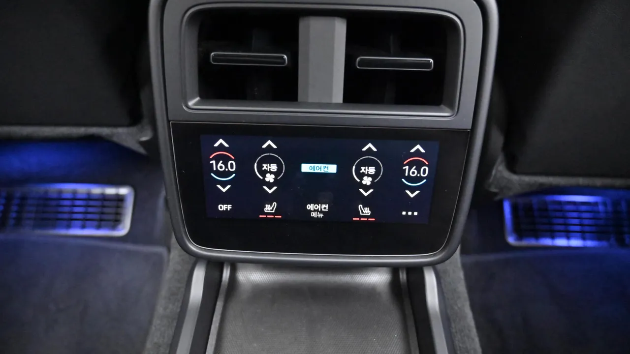 Porsche Taycan — miniaturë 25
