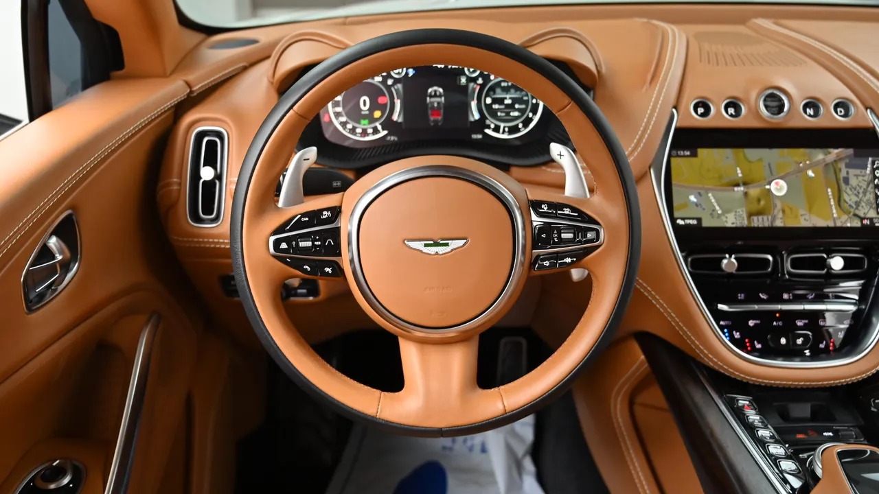 Aston Martin DBX — miniaturë 22