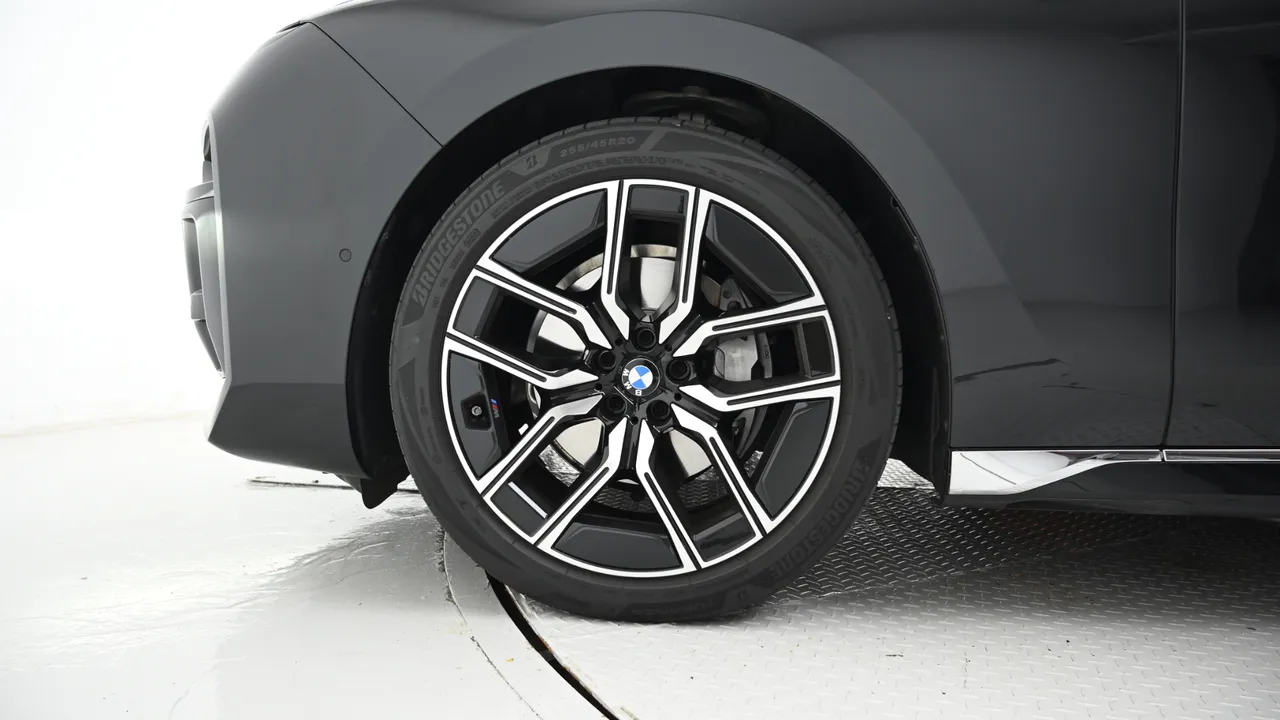 BMW 7er — miniaturë 27
