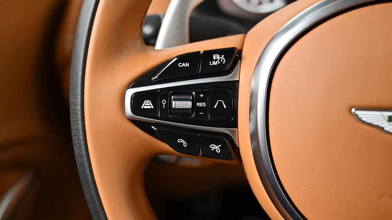 Aston Martin DBX — miniaturë 27