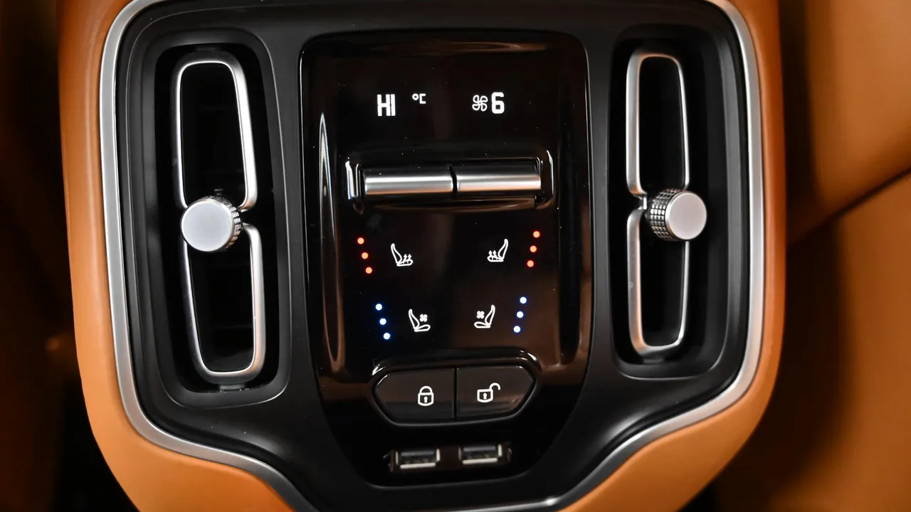 Aston Martin DBX — miniaturë 25