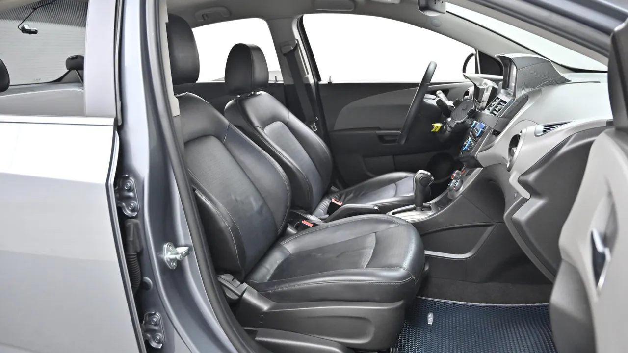 Chevrolet (GM Daewoo) Aveo Sedan LT Top-of-the-line Model