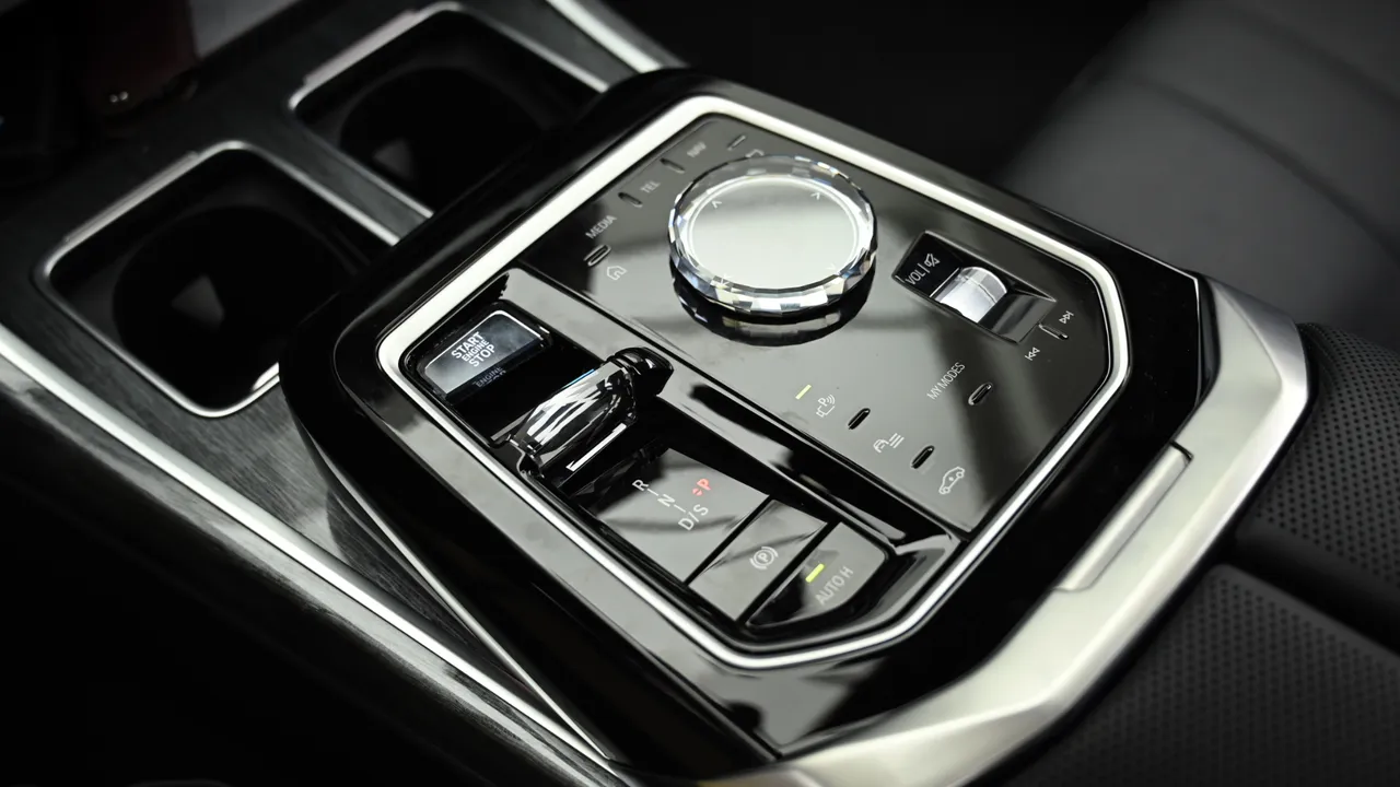 BMW 7er — miniaturë 25