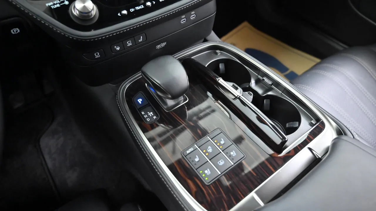 Lexus LS — miniaturë 25