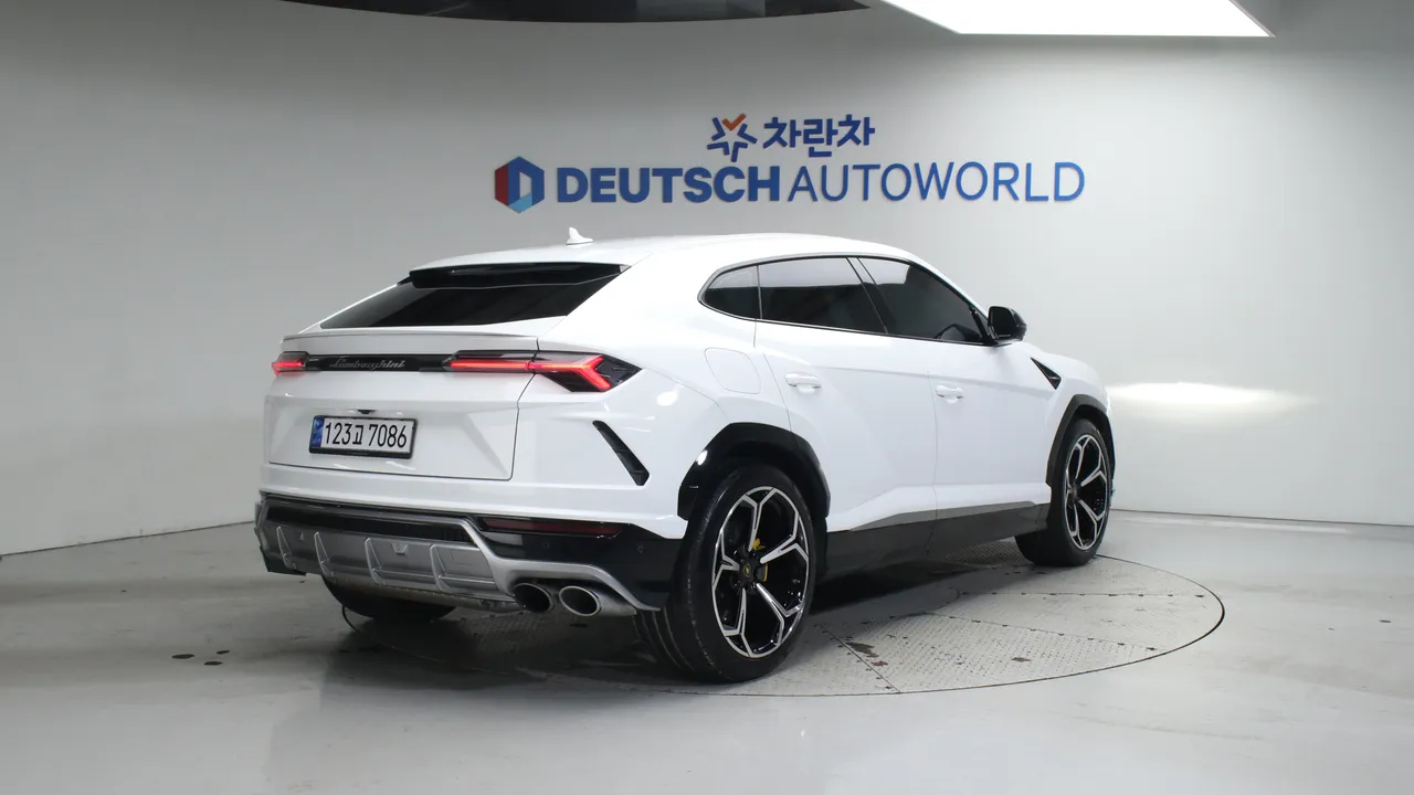 Lamborghini Urus — miniaturë 2