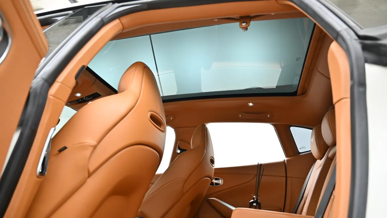 Aston Martin DBX — miniaturë 28