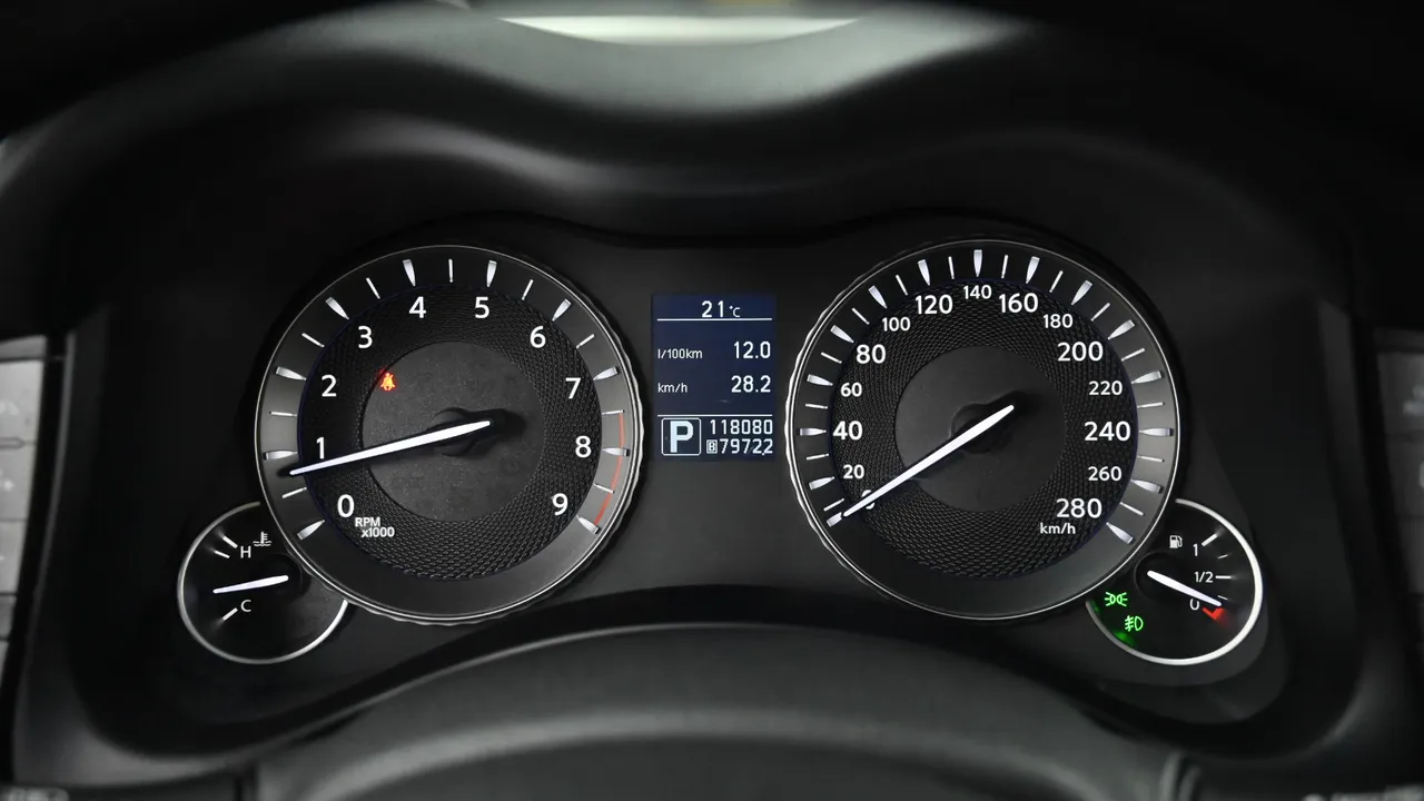 Infiniti M — miniaturë 8