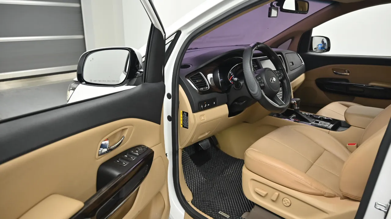 Kia Carnival — miniaturë 11