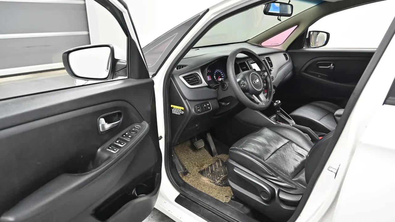 Kia Carens — miniaturë 11