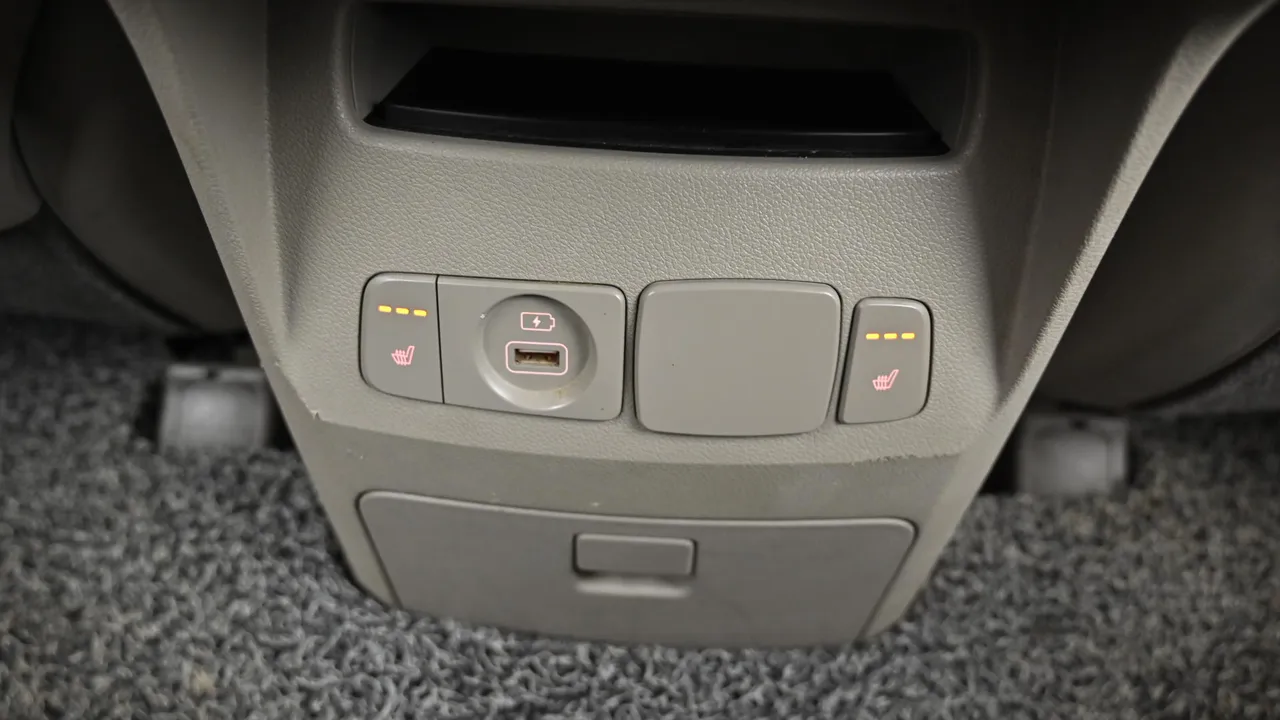 Kia Carnival — miniaturë 16