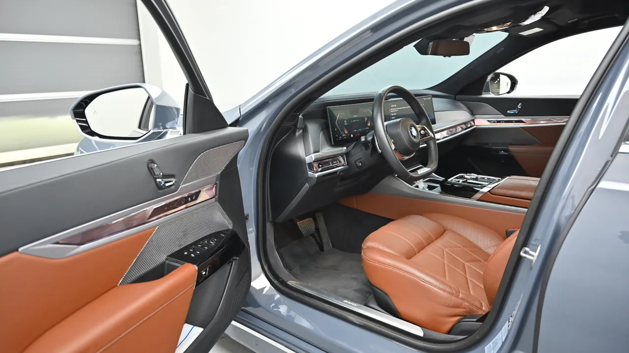 BMW 7er — miniaturë 11