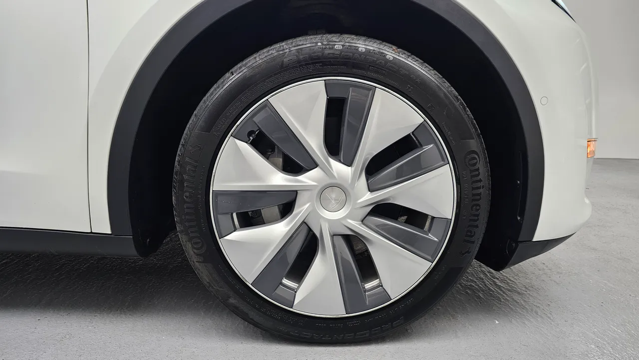 Tesla Model Y — miniaturë 5