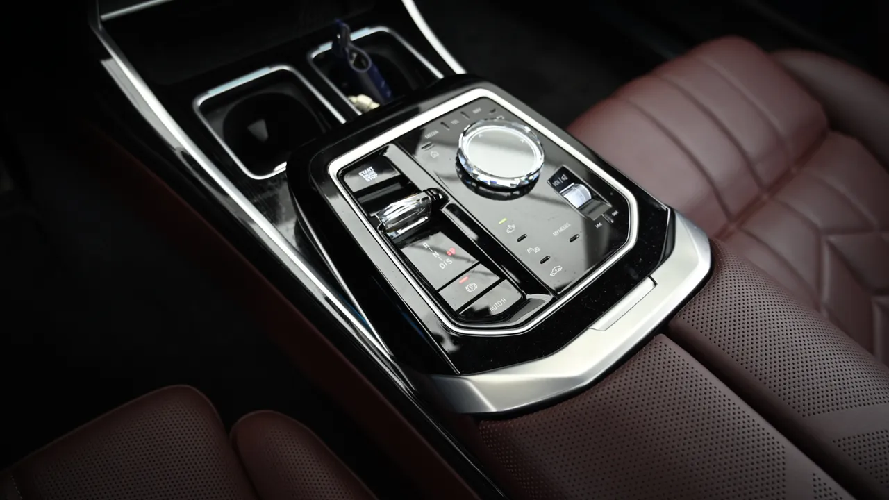 BMW 7er — miniaturë 25