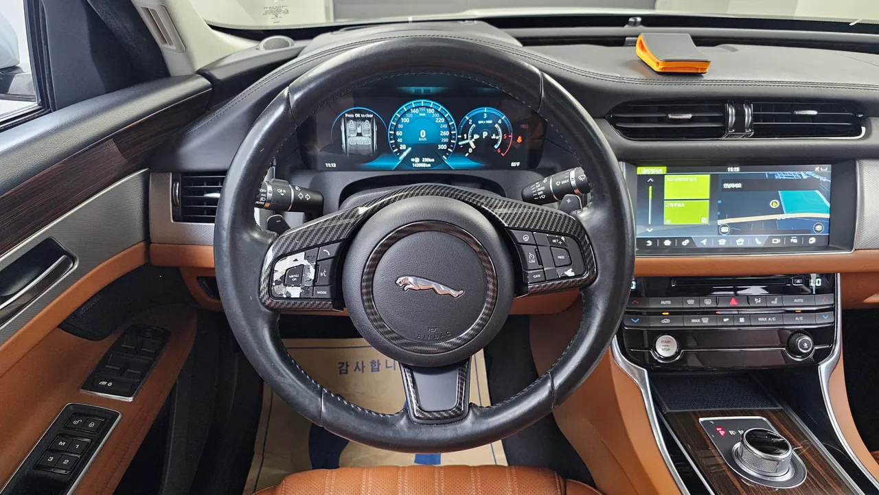 Jaguar XF — miniaturë 13