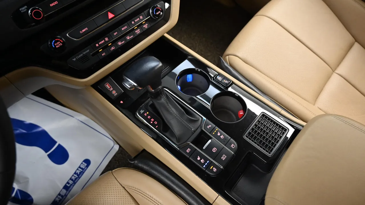 Kia Carnival — miniaturë 9