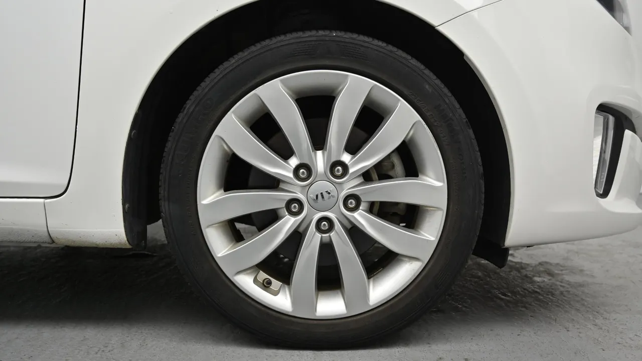 Kia Carens — miniaturë 5