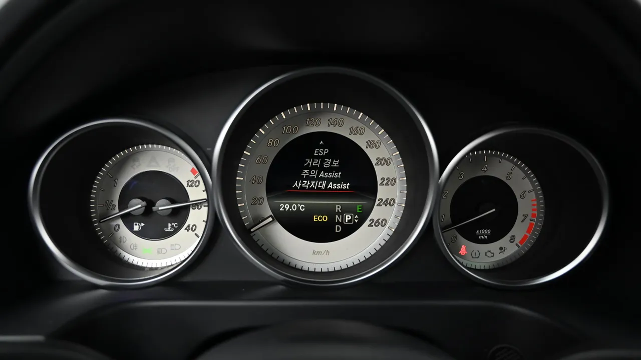 Mercedes-Benz E-klasse — miniaturë 17