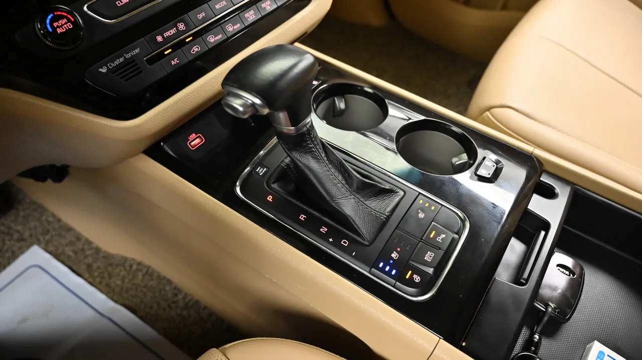 Kia Carnival — miniaturë 9