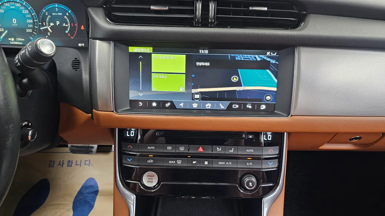 Jaguar XF — miniaturë 14
