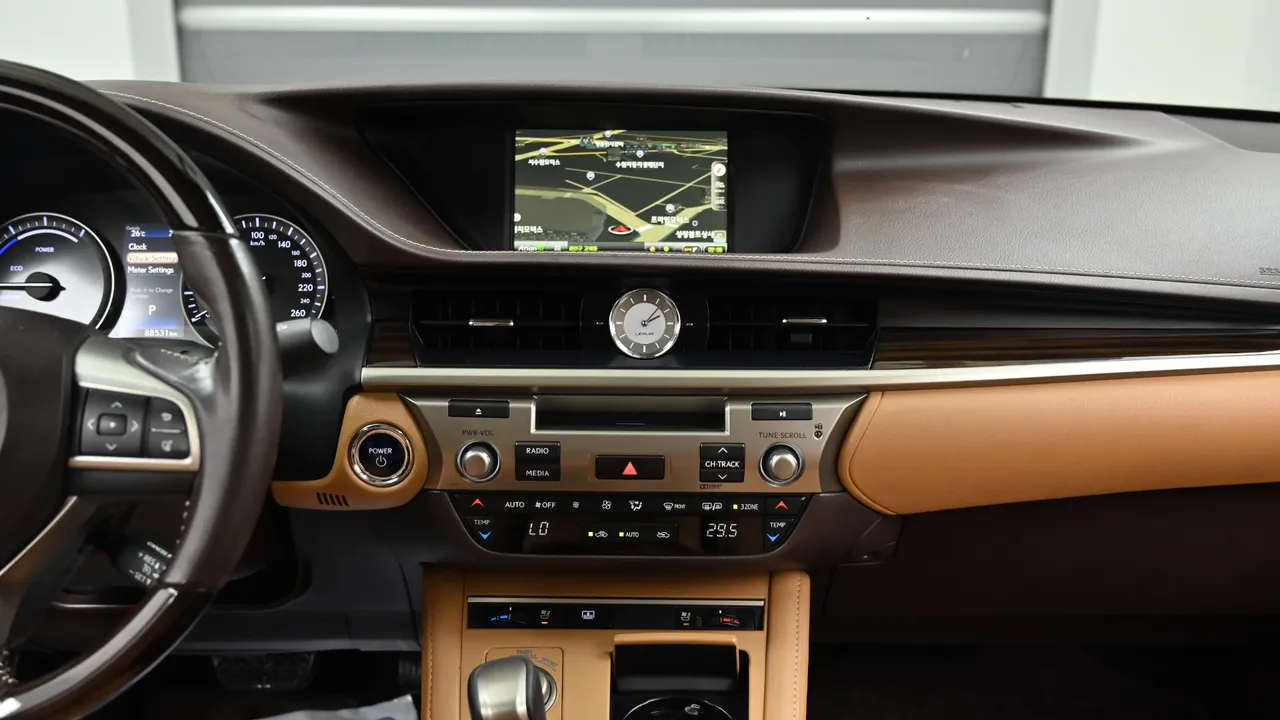 Lexus ES — miniaturë 14