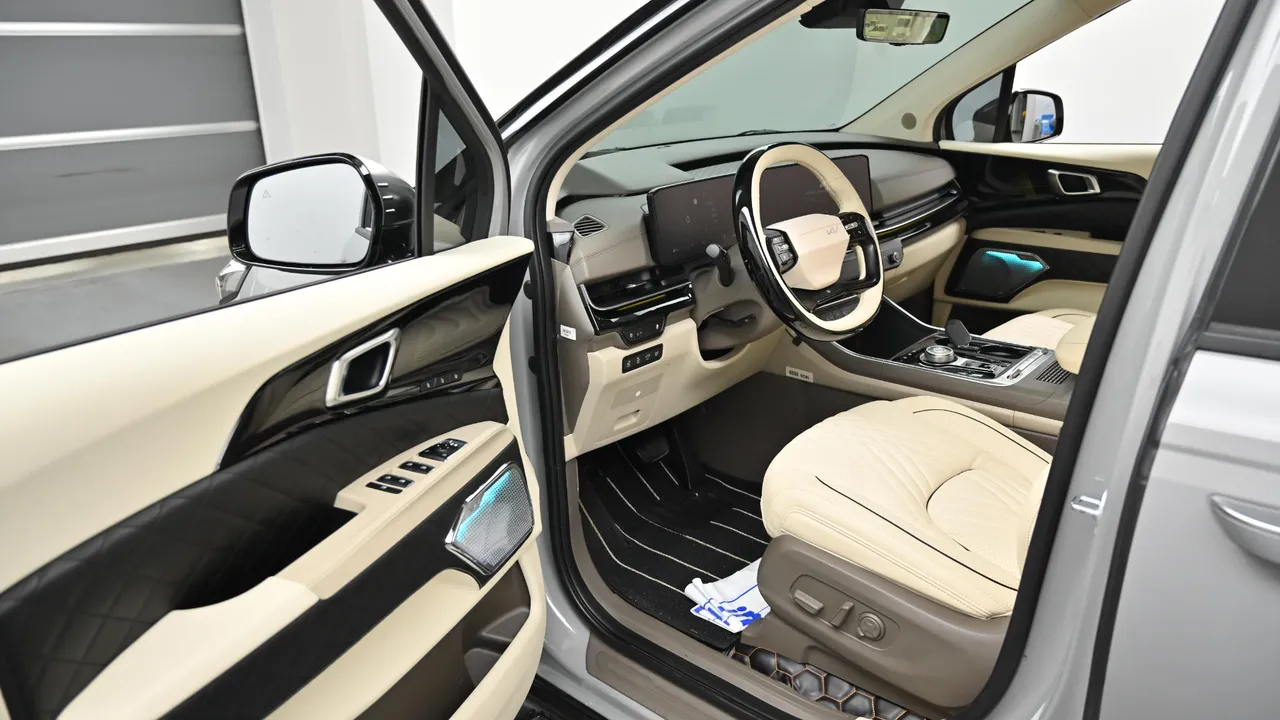 Kia Carnival — miniaturë 11