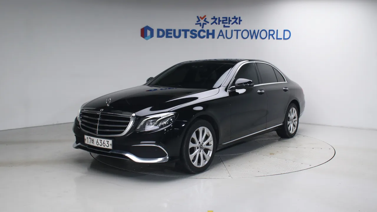 Mercedes-Benz E-klasse E300 4MATIC 익스클루시브 — foto 1