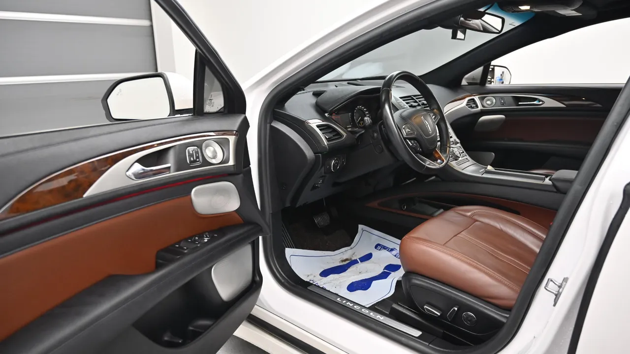 Lincoln MKZ — miniaturë 11