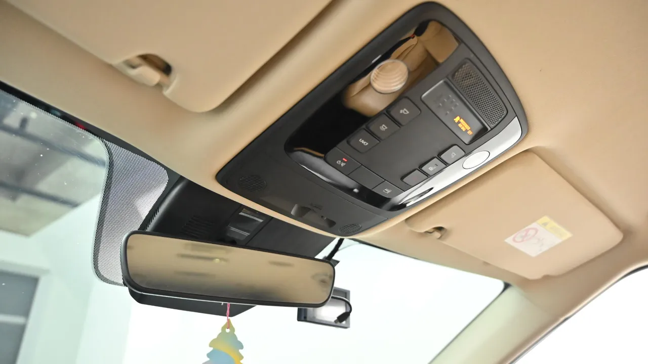 Kia Carnival — miniaturë 18