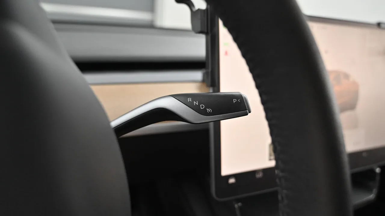 Tesla Model 3 — miniaturë 9
