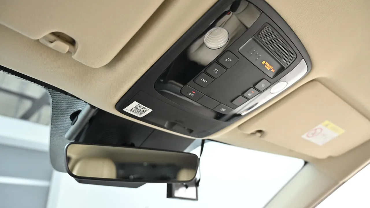 Kia Carnival — miniaturë 18