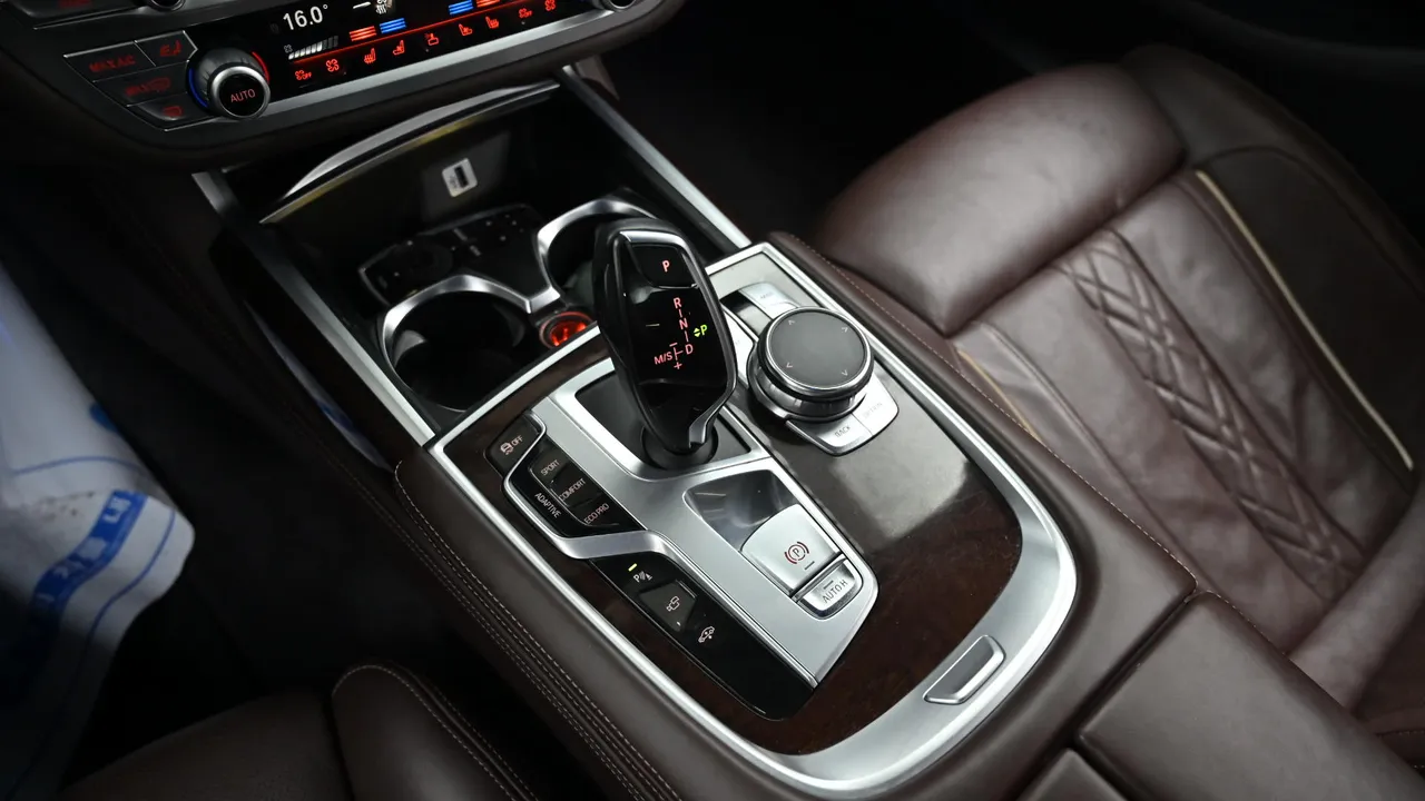 BMW 7er — miniaturë 9