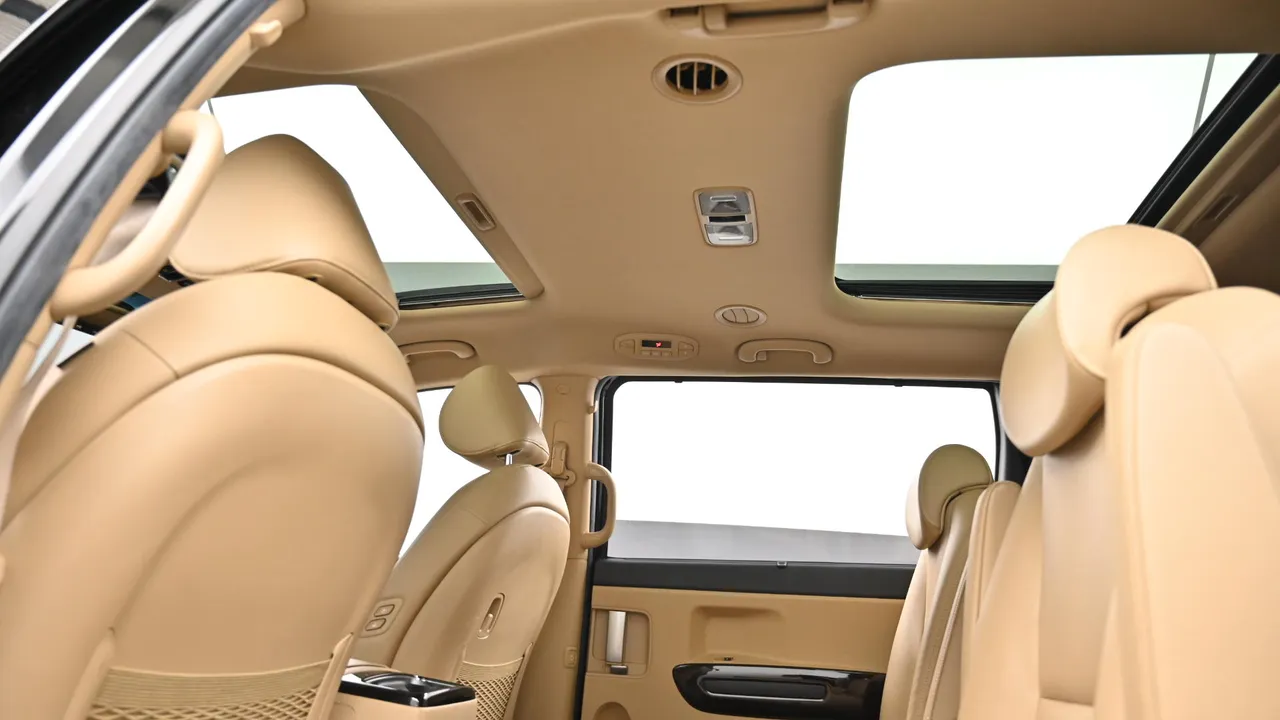 Kia Carnival — miniaturë 18
