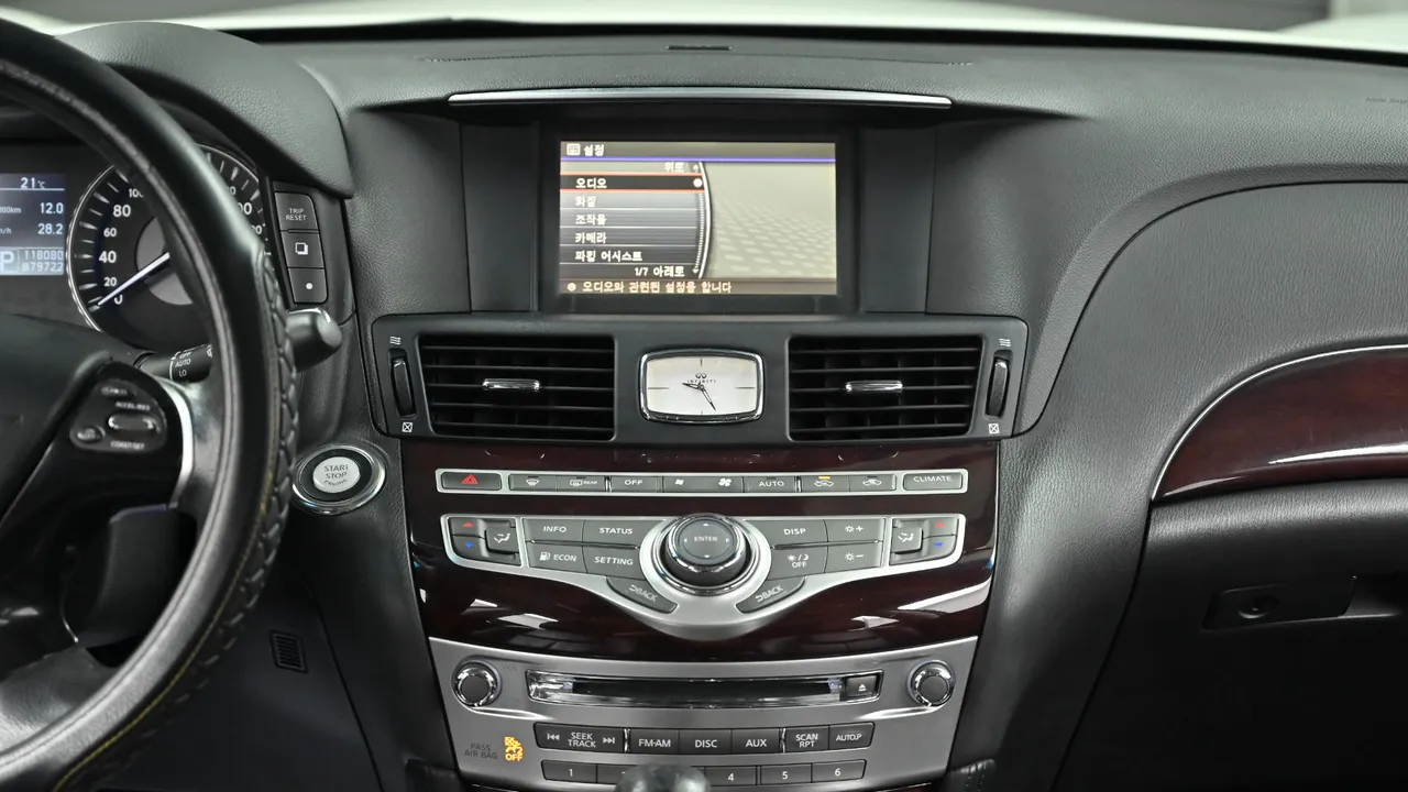 Infiniti M — miniaturë 14