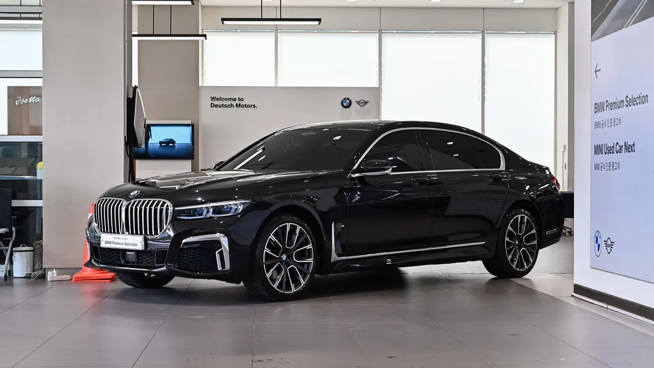 BMW 7er 740Li xDrive M Sport Package — foto 1