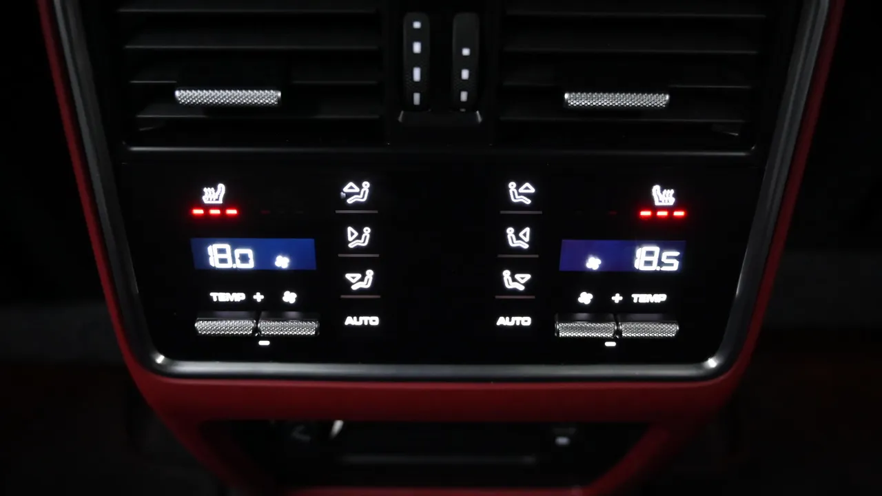 Porsche Cayenne — miniaturë 16