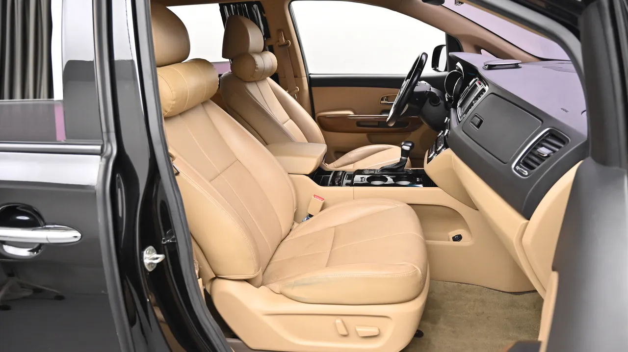 Kia Carnival — miniaturë 10