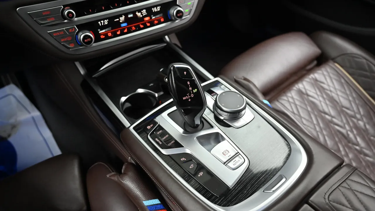 BMW 7er — miniaturë 9