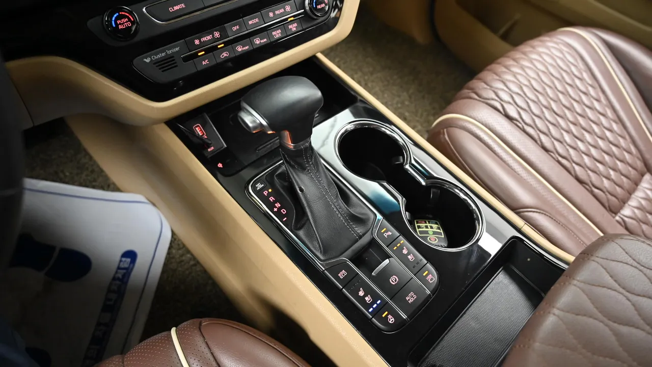 Kia Carnival — miniaturë 9