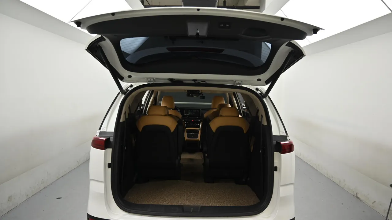 Kia Carnival — miniaturë 19