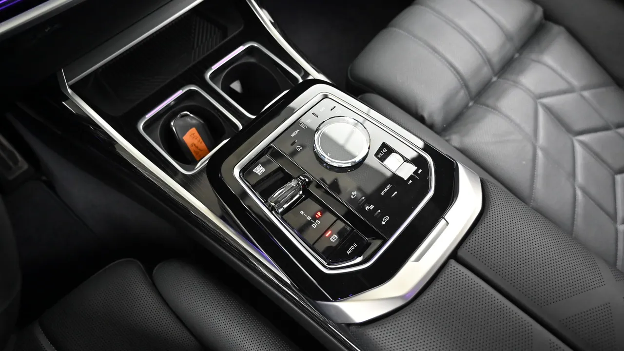 BMW 7er — miniaturë 25
