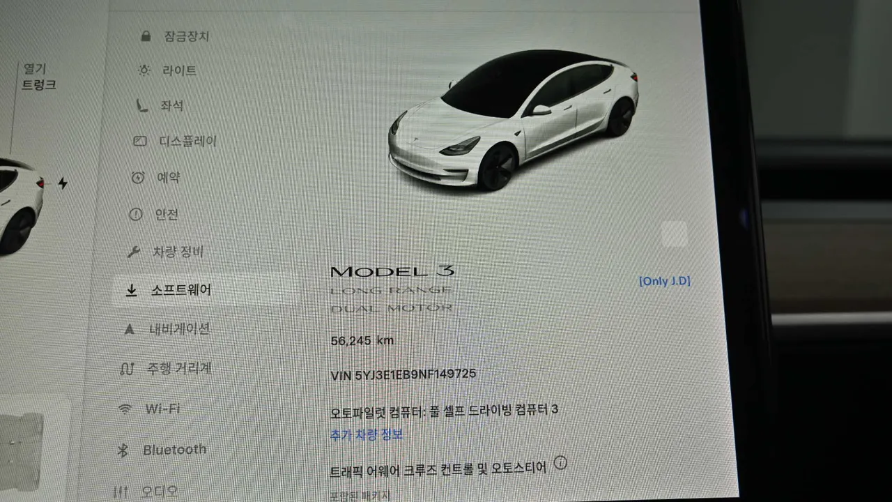Tesla Model 3 — miniaturë 8