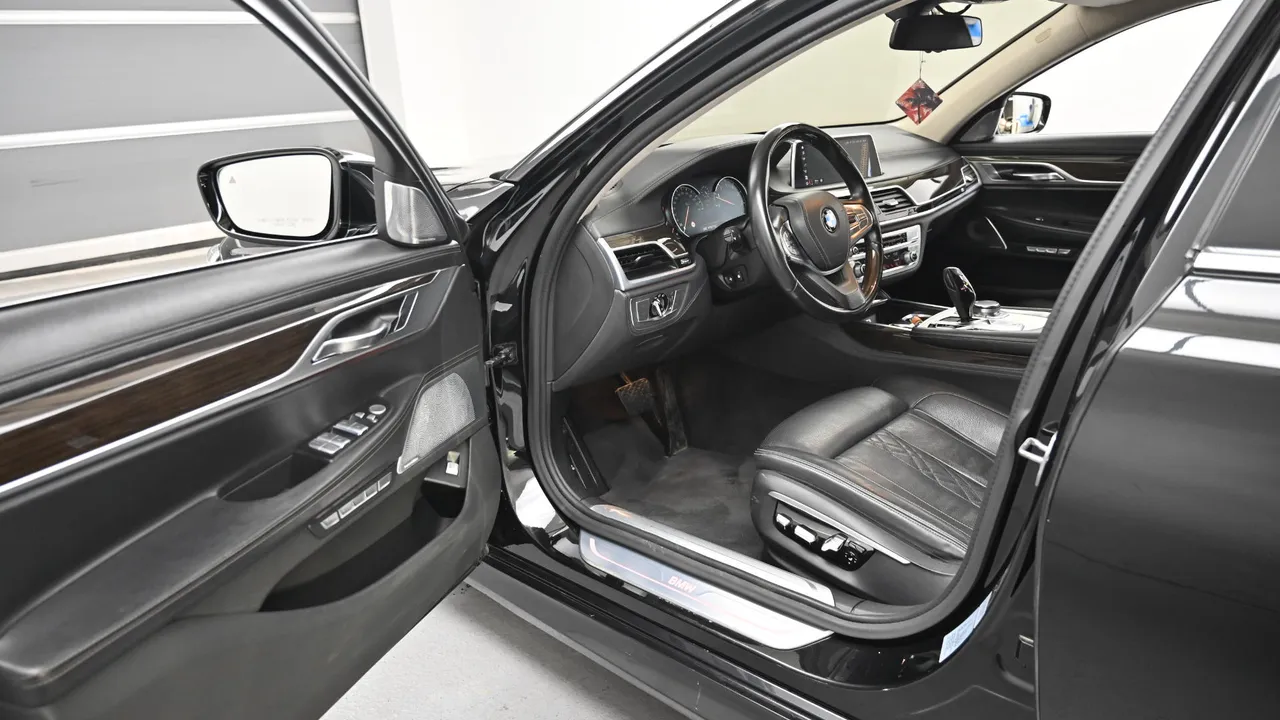 BMW 7er — miniaturë 11