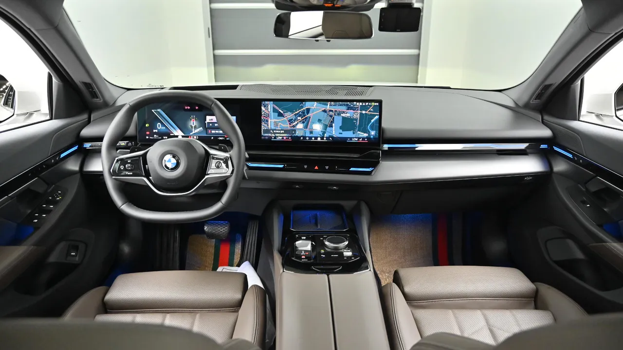 BMW 5 Series (G60) 520i