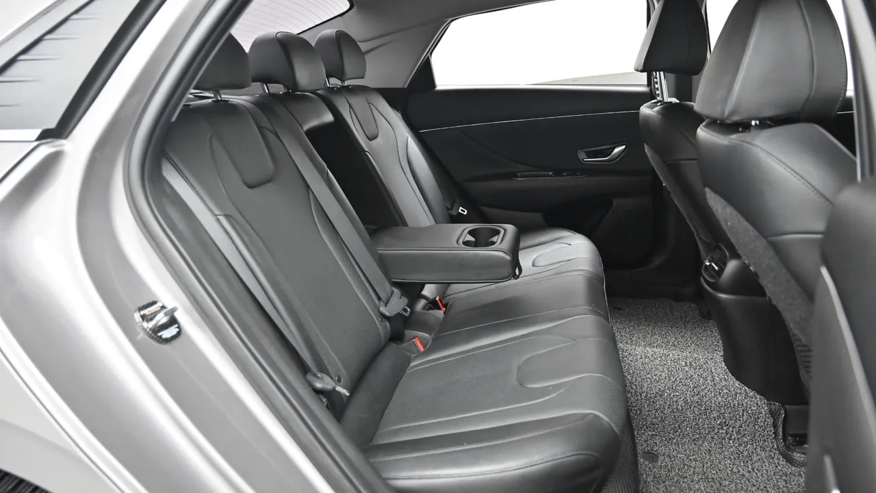 Hyundai Avante — miniaturë 12
